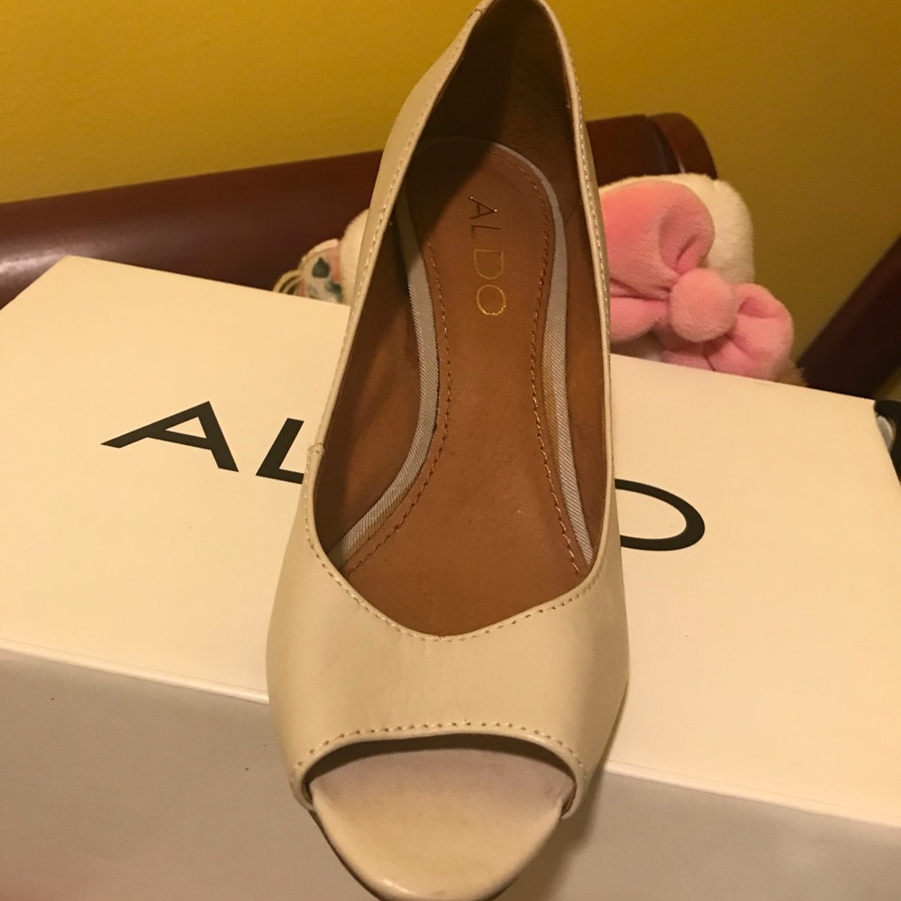 Shoes - Picture 3 of 4